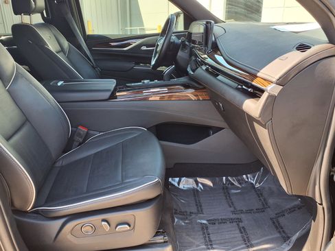 Certified 2024 Cadillac Escalade Premium Luxury image 9