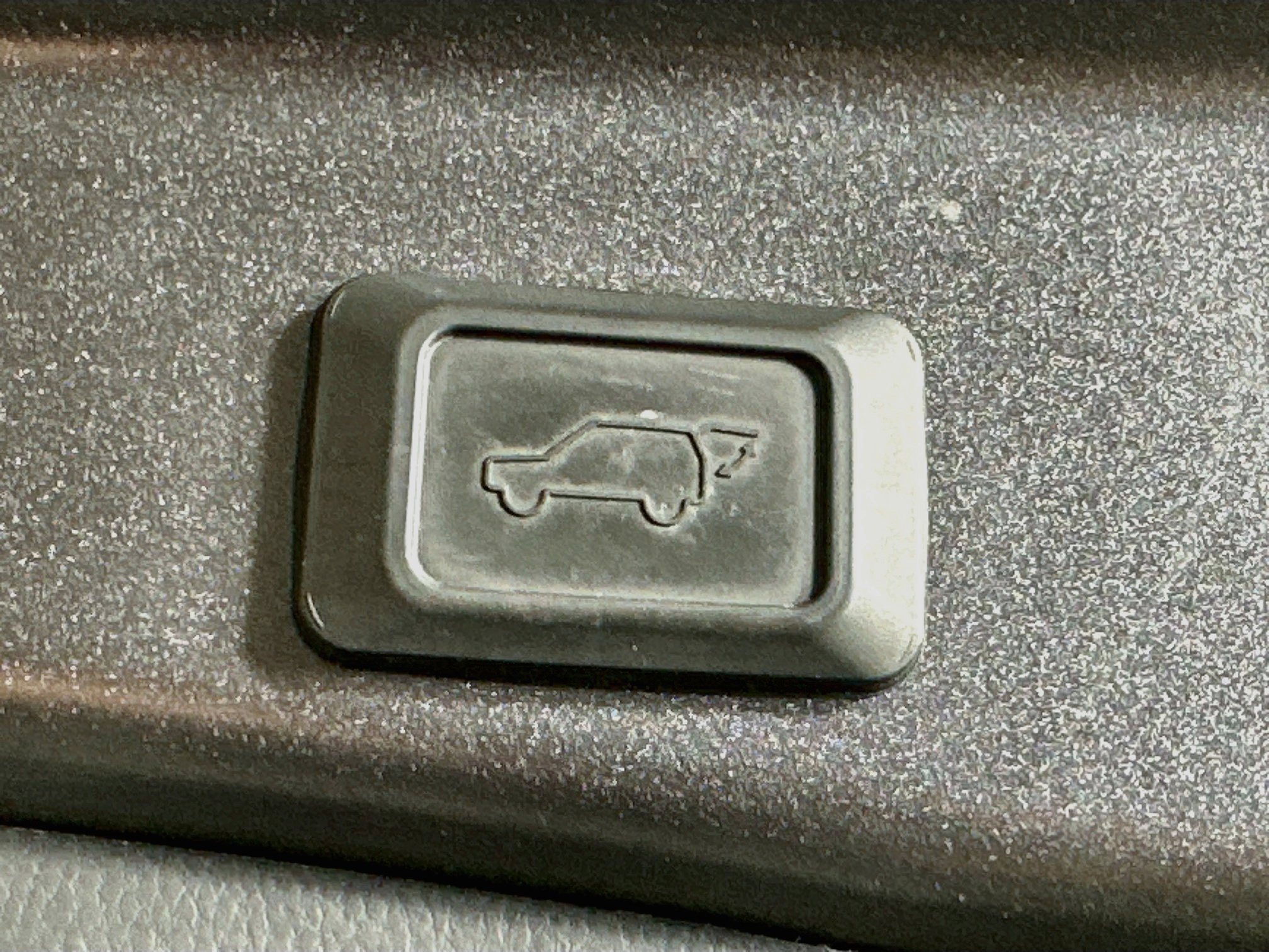 Used 2022 Toyota RAV4 XLE Premium AWD/4WD image 32