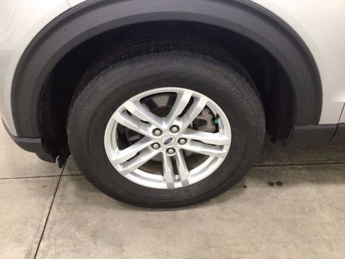 Used 2023 Ford Explorer XLT w/ Equipment Group 202A image 8