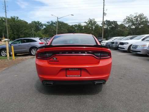 Used 2018 Dodge Charger SXT w/ Blacktop Package RWD image 6