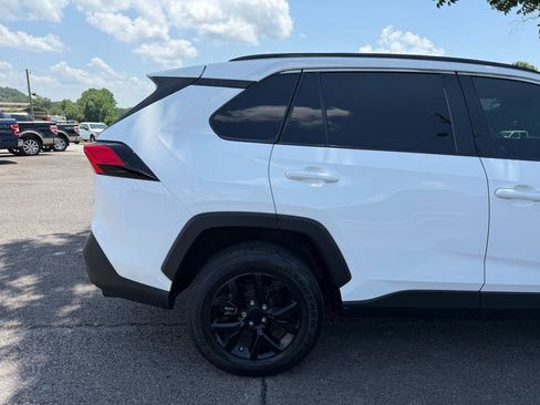 Used 2021 Toyota RAV4 LE FWD image 41