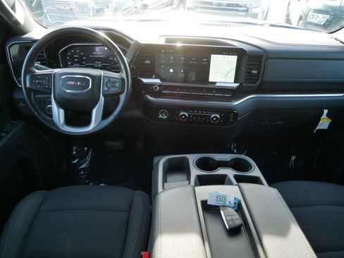 Used 2022 GMC Sierra 1500 Elevation w/ LPO, Elevation Black Package image 12