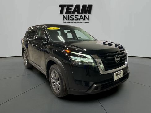 Used 2024 Nissan Pathfinder S image 1