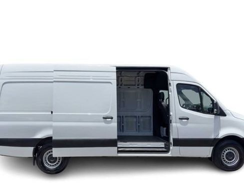 Used 2025 Mercedes-Benz Sprinter 2500 image 9