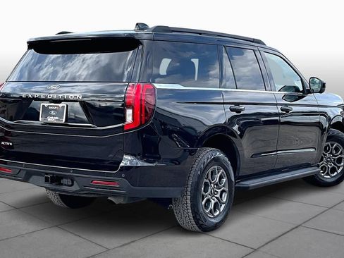 Used 2025 Ford Expedition Active image 17