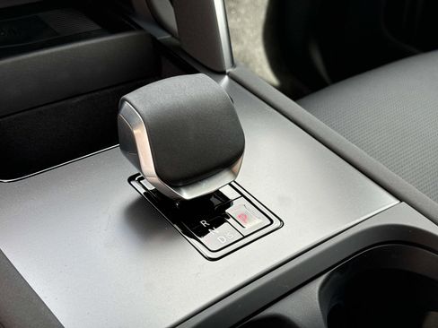 Used 2025 Land Rover Discovery Sport S image 25