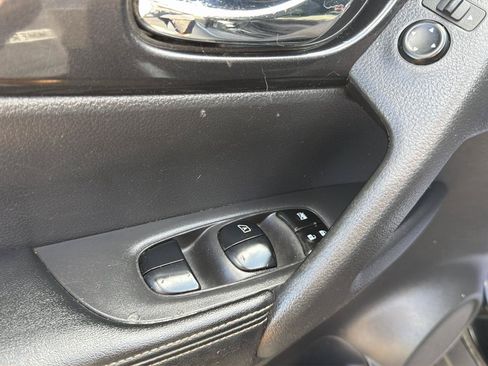 Used 2020 Nissan Rogue SV AWD/4WD image 15