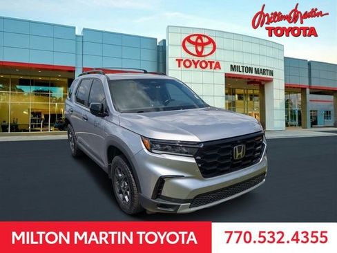 Used 2025 Honda Pilot TrailSport image 1