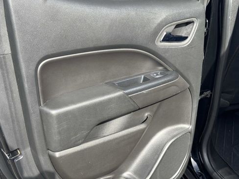 Used 2022 Chevrolet Colorado LT w/ LT Convenience Package image 11