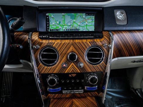 Used 2019 Rolls-Royce Cullinan image 48