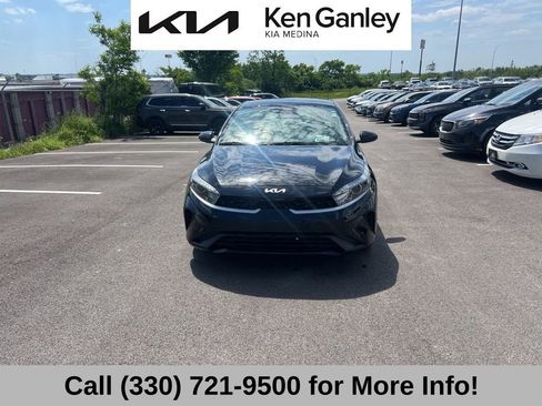 Used 2022 Kia Forte LXS FWD image 2