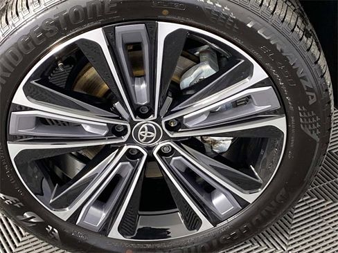 Used 2024 Toyota bZ4X Limited image 32