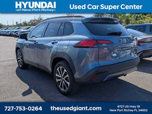 Used 2023 Toyota Corolla Cross XLE w/ Convenience Package image 2