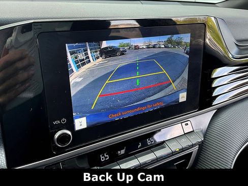 Used 2025 Toyota Camry SE image 13