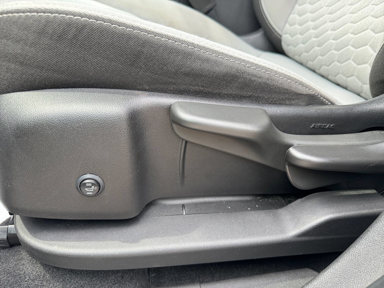 Used 2019 Chevrolet Equinox LS FWD image 16