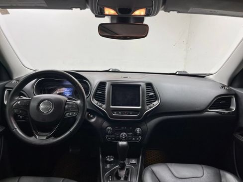 Used 2019 Jeep Cherokee Trailhawk AWD/4WD image 8