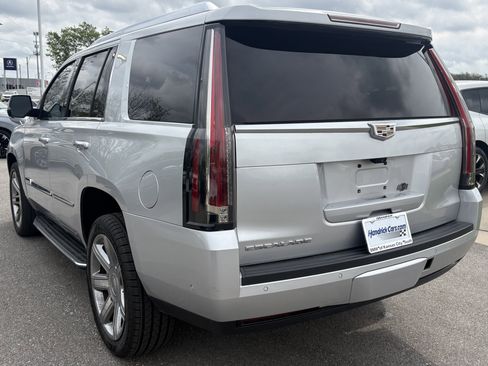 Used 2018 Cadillac Escalade Luxury image 8