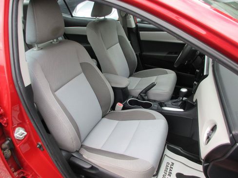 Used 2017 Toyota Corolla LE FWD image 19