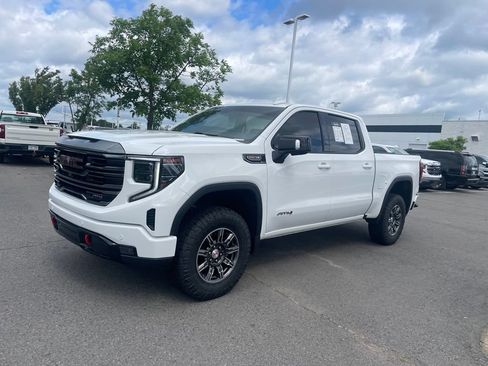 Used 2024 GMC Sierra 1500 AT4 w/ Technology Package AWD/4WD image 3