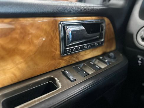 Used 2012 Lincoln Navigator 4WD image 24