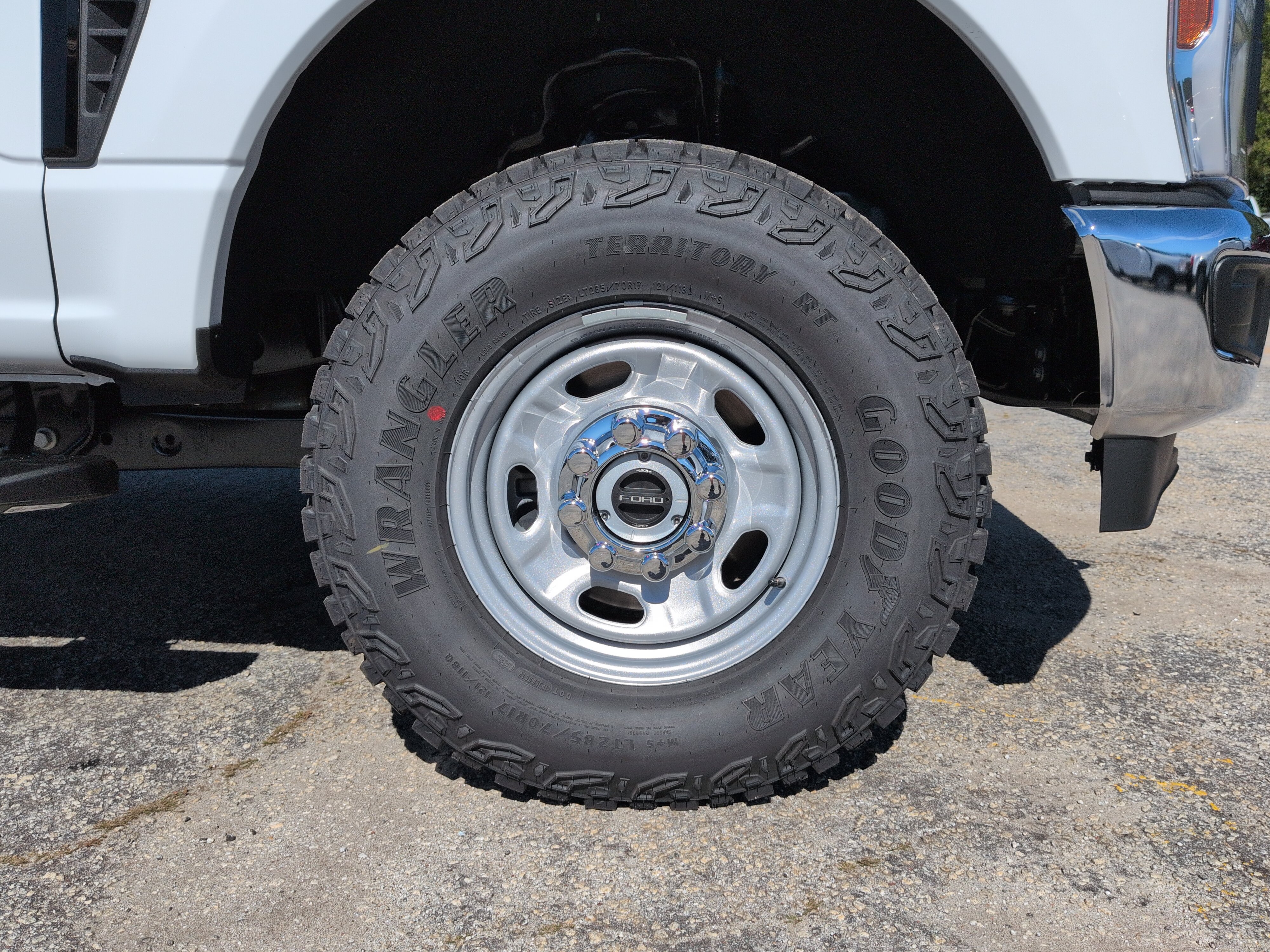 New 2027 Ford F250 XL w/ XL Off-Road 33" Tire Package AWD/4WD image 9