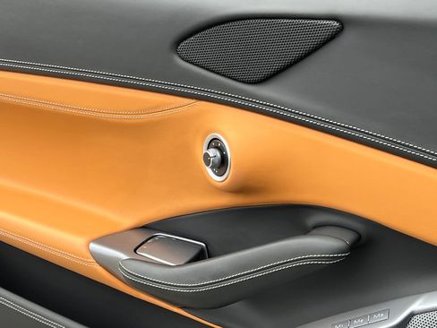 Used 2019 Ferrari Portofino RWD image 20