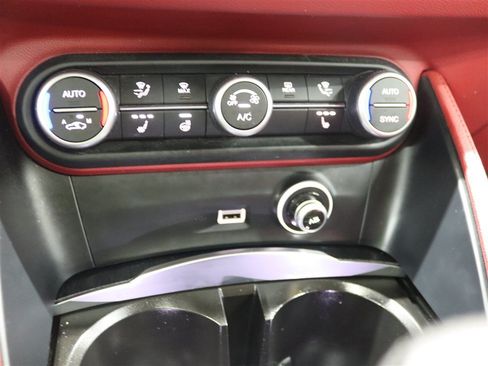 Used 2020 Alfa Romeo Stelvio Sport w/ Quick Order Package 22J Sport AWD/4WD image 39