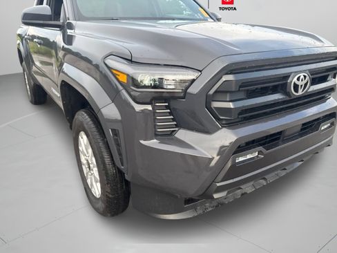 Used 2025 Toyota Tacoma SR5 AWD/4WD image 27