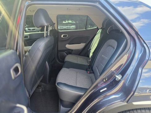 Used 2021 Hyundai Venue FWD image 10