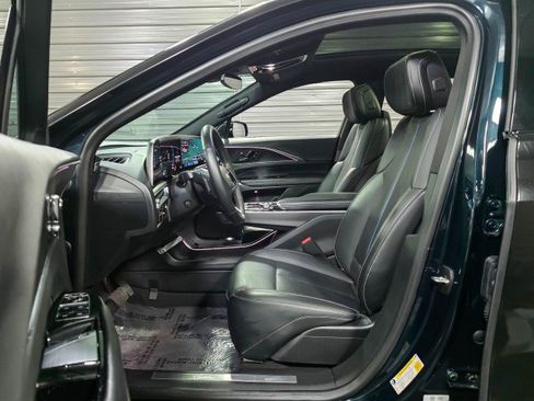 Used 2024 Cadillac Lyriq Sport image 13