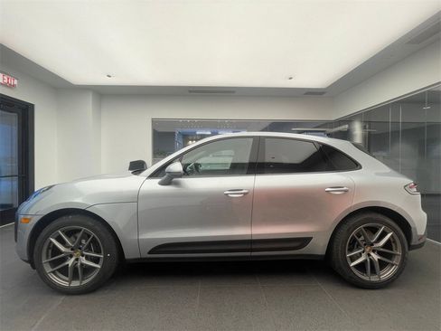 New 2026 Porsche Macan image 2