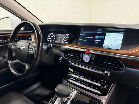 Used 2017 Genesis G90 3.3T Premium image 10