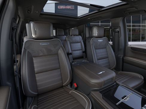 New 2026 GMC Yukon Denali Ultimate w/ LPO, Floor Liner Package AWD/4WD image 17