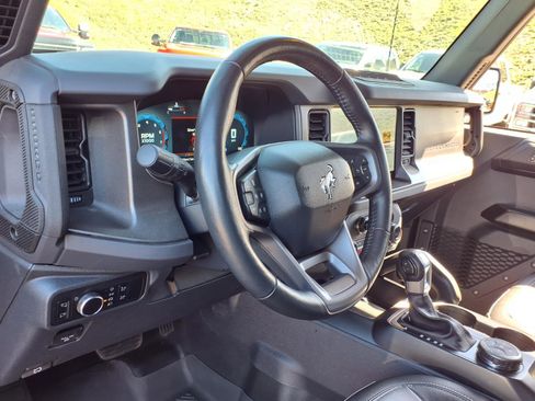 Used 2025 Ford Bronco Badlands image 14