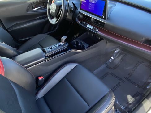 Certified 2025 Toyota Prius Plug-In Hybrid image 9