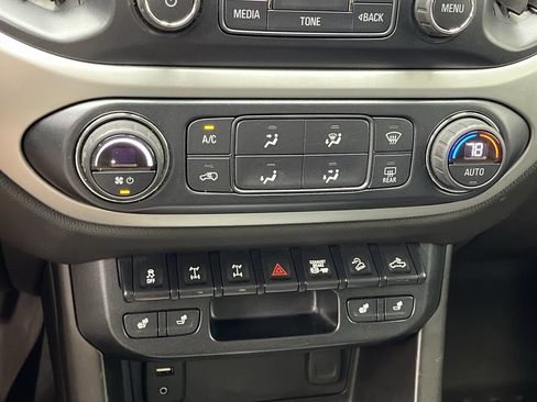 Used 2018 Chevrolet Colorado ZR2 w/ ZR2 Midnight Special Edition AWD/4WD image 19