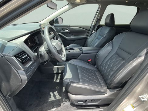 Used 2025 Nissan Rogue Platinum FWD image 15