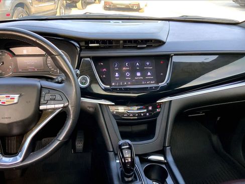 Used 2023 Cadillac XT6 Premium Luxury image 7