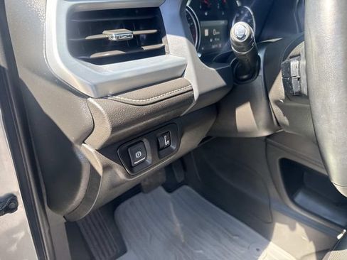 Used 2023 GMC Acadia SLT AWD/4WD image 26