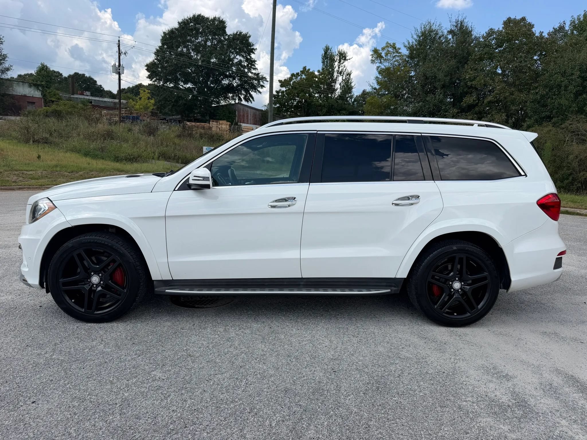 Used 2016 Mercedes-Benz GL 550 4MATIC image 2