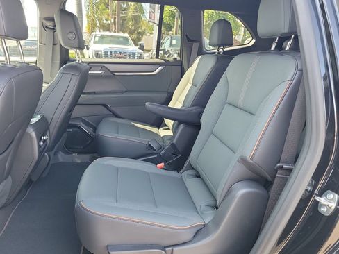 Used 2026 GMC Acadia AT4 w/ Luxury Package AWD/4WD image 25