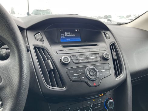 Used 2016 Ford Focus SE w/ Reverse Sensing Package image 16