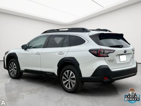 Used 2023 Subaru Outback Premium AWD/4WD image 4