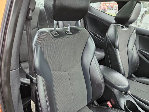 Used 2012 Hyundai Veloster w/ Style Pkg FWD image 9