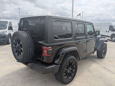 Used 2023 Jeep Wrangler Sahara image 5