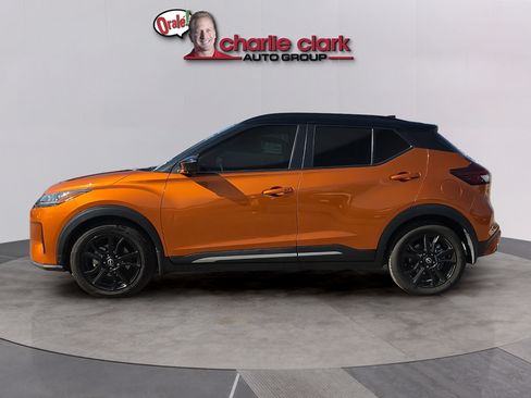 Used 2023 Nissan Kicks SR w/ SR Premium Package FWD image 2
