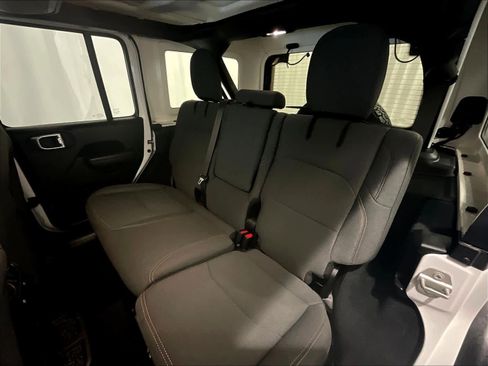 Used 2024 Jeep Wrangler Willys AWD/4WD image 15