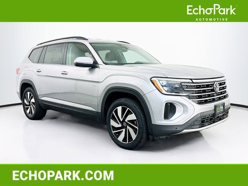 Used 2025 Volkswagen Atlas SE AWD/4WD image 1