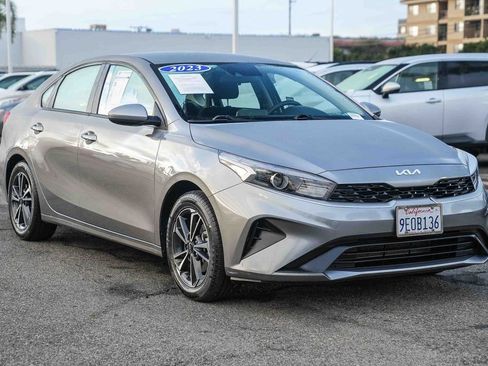 Used 2023 Kia Forte LXS image 3