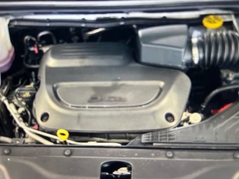 Used 2025 Chrysler Pacifica Pinnacle w/ Trailer Tow Group FWD image 23